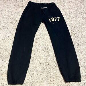 essentials Black Sweatpants with 1977 Print